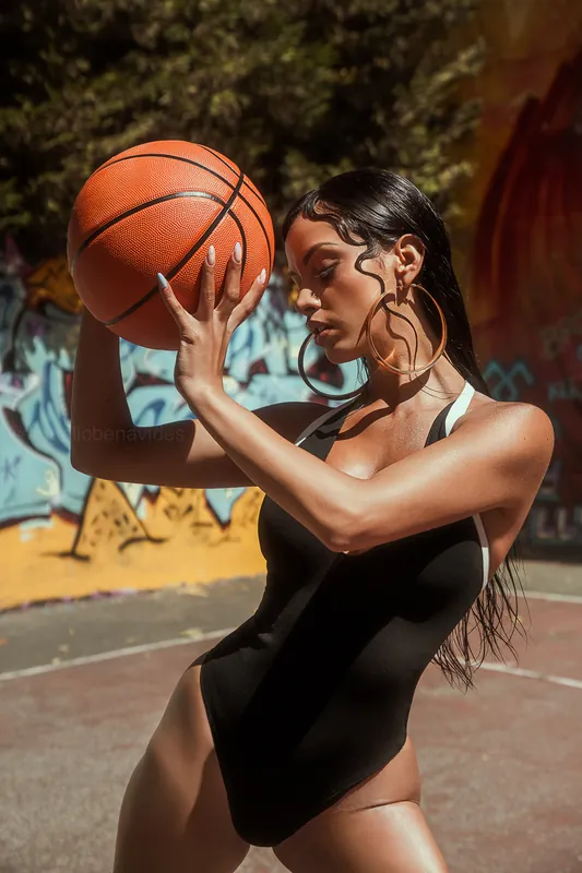 BASKETBALL GIRL ISSUE